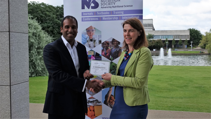 Dr Matthew Kurien receives the Julie Wallace Medal from Professor Alison Gallagher